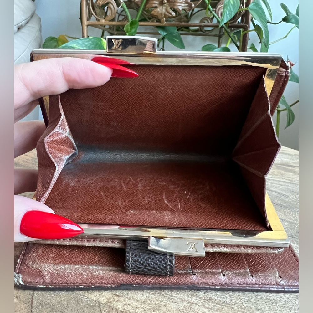 Louis Vuitton Vintage Monogram Wallet Flawed - Picture 11 of 17